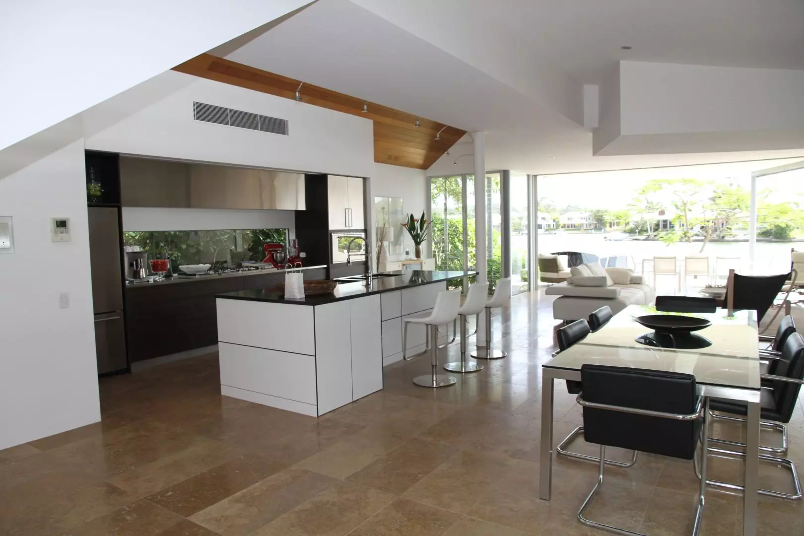 Maximising Space - Why Choose A Bespoke Kitchen?